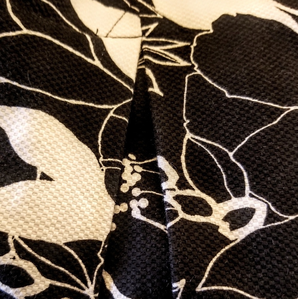 EAST 5th Black and White East 5th skirt!!  Size 8 - Picture 5 of 8